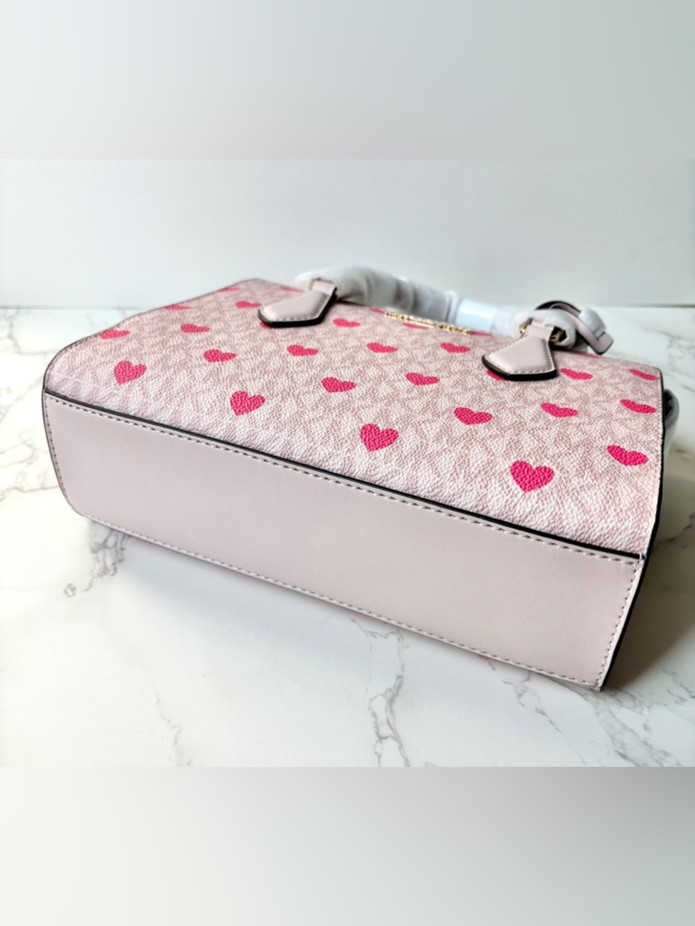 New Michael Kors Sheila Small Satchel Shoulder Crossbody Bag Hearts Pink - Picture 6 of 7